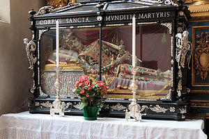 St. Peterskirche - Jeweled skeleton of a female martyr
