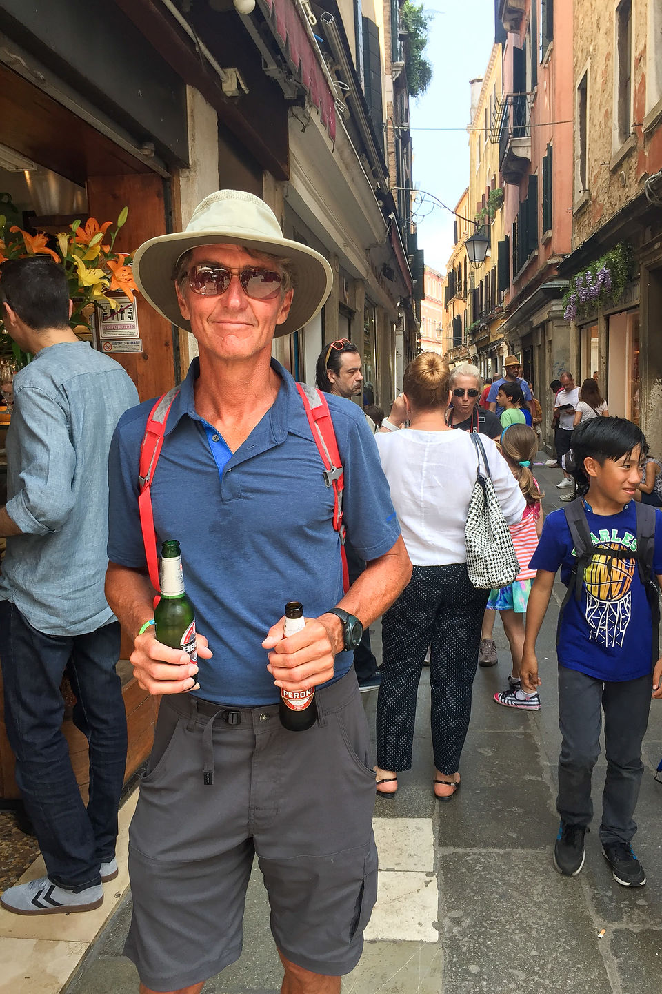 Wandering the back alleys of Venice (with beer)