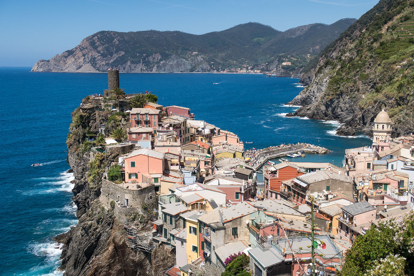 Looking back at Vernazza on our way to Corniglia