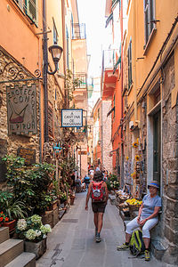Exploring the back alleys of Corniglia