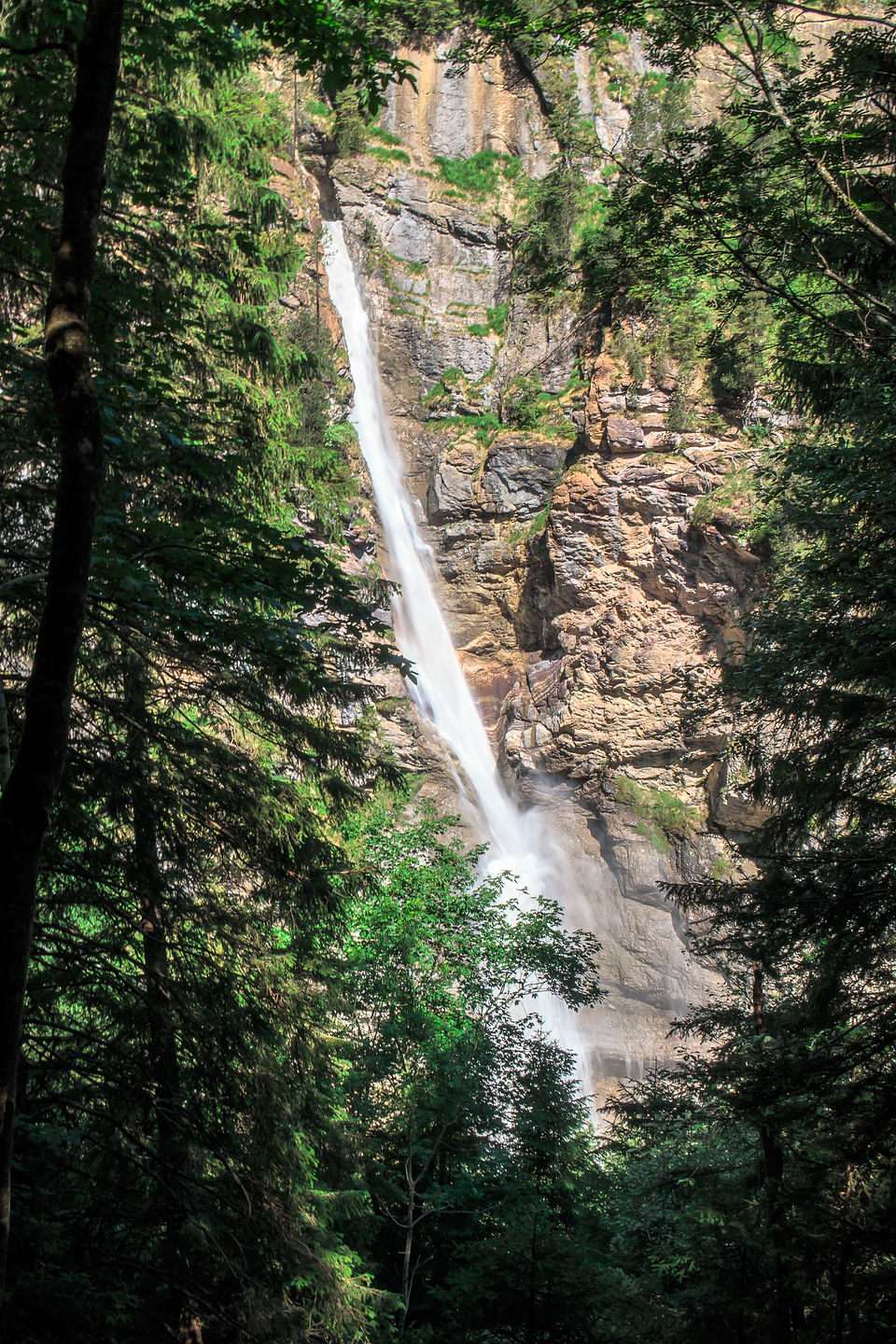 Waterfall en route to Gimmelwald