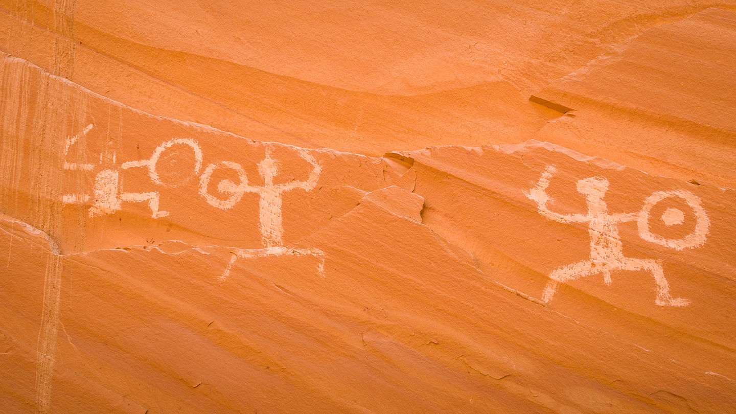 Pictographs at Defiance House Ruins