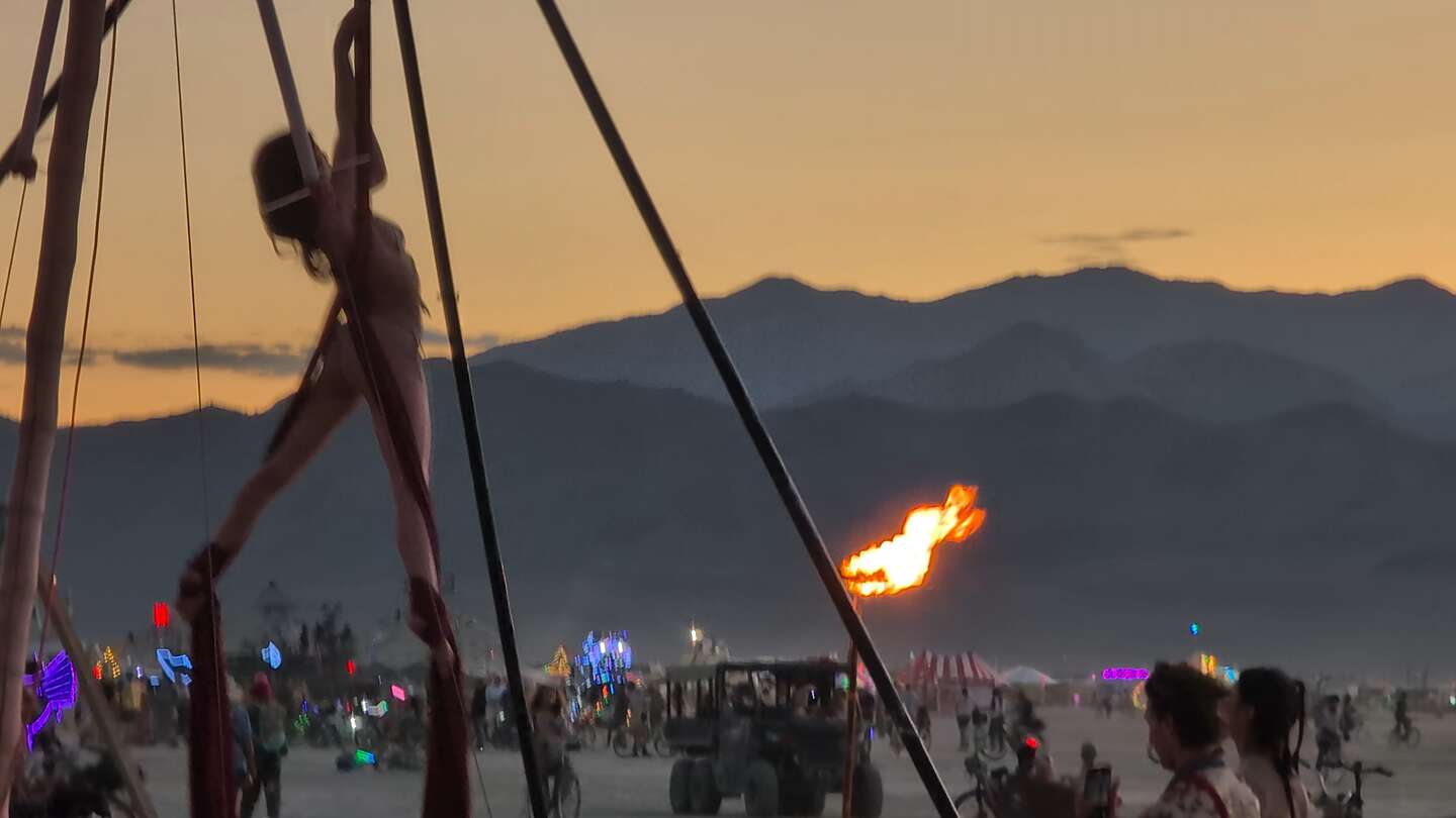 Silk acrobatics at Treble Maker