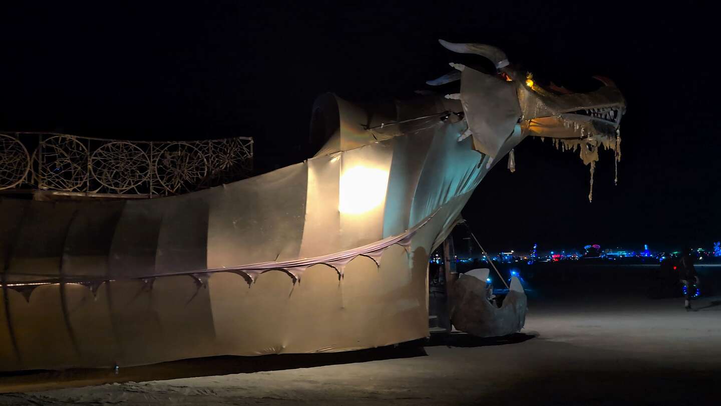 Mutant dragon passing through Mutant dragon passing through