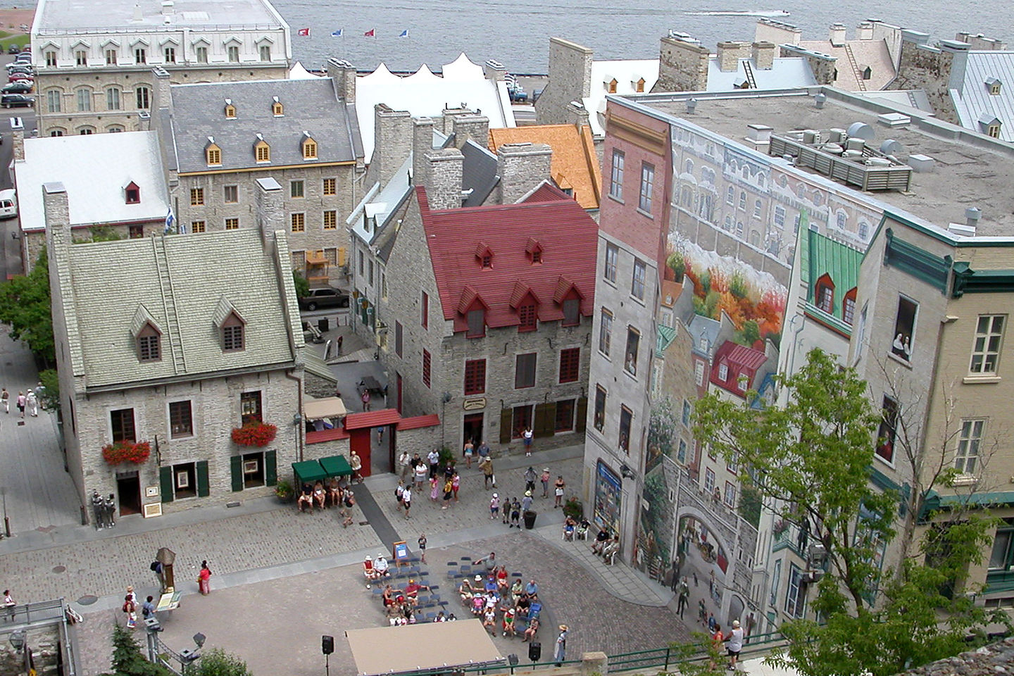 Looking down on the rue du Petit-Champlain. Looking down on the rue du Petit-Champlain.