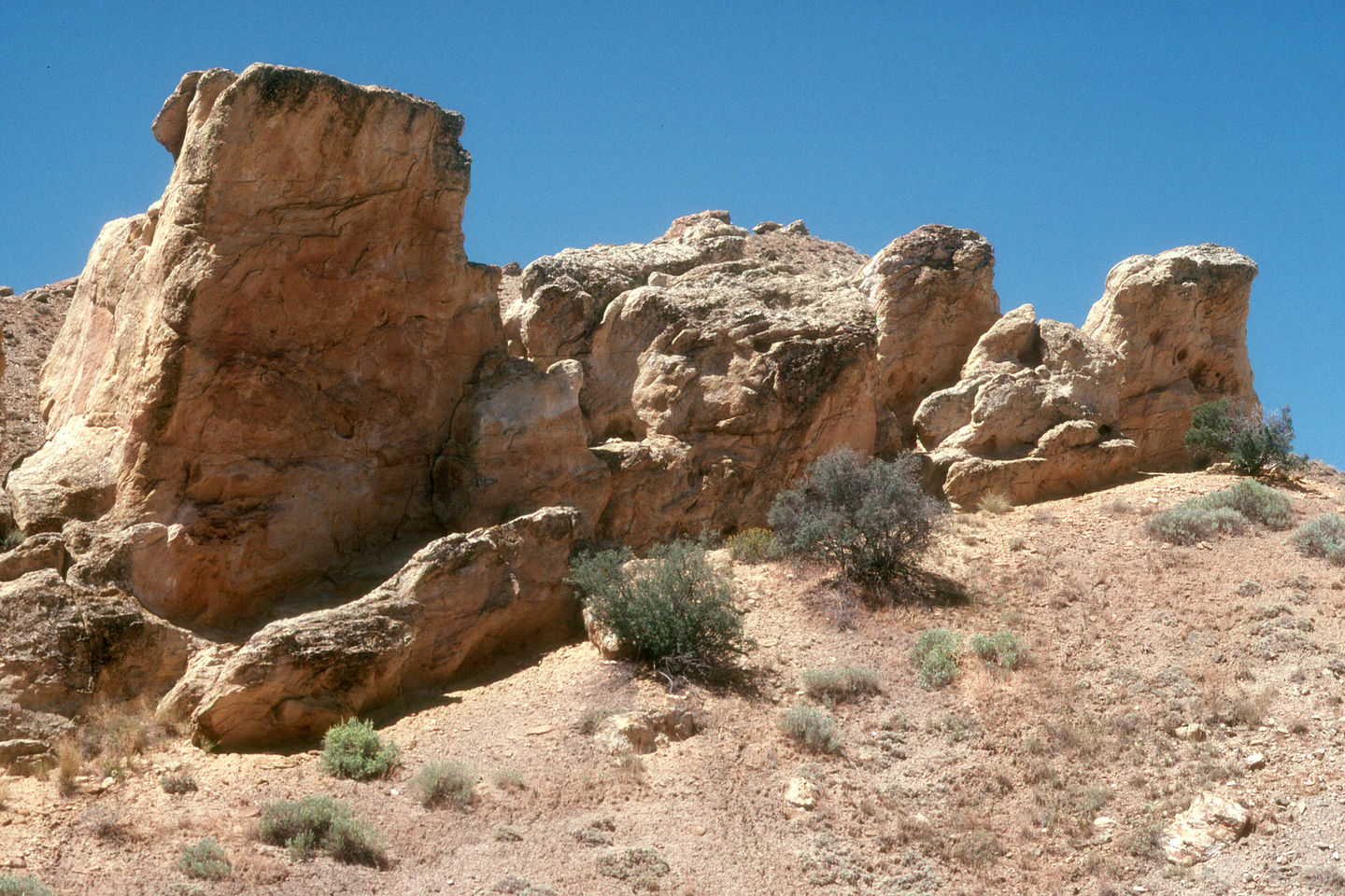 Rock formations on way to quarry Rock formations on way to quarry