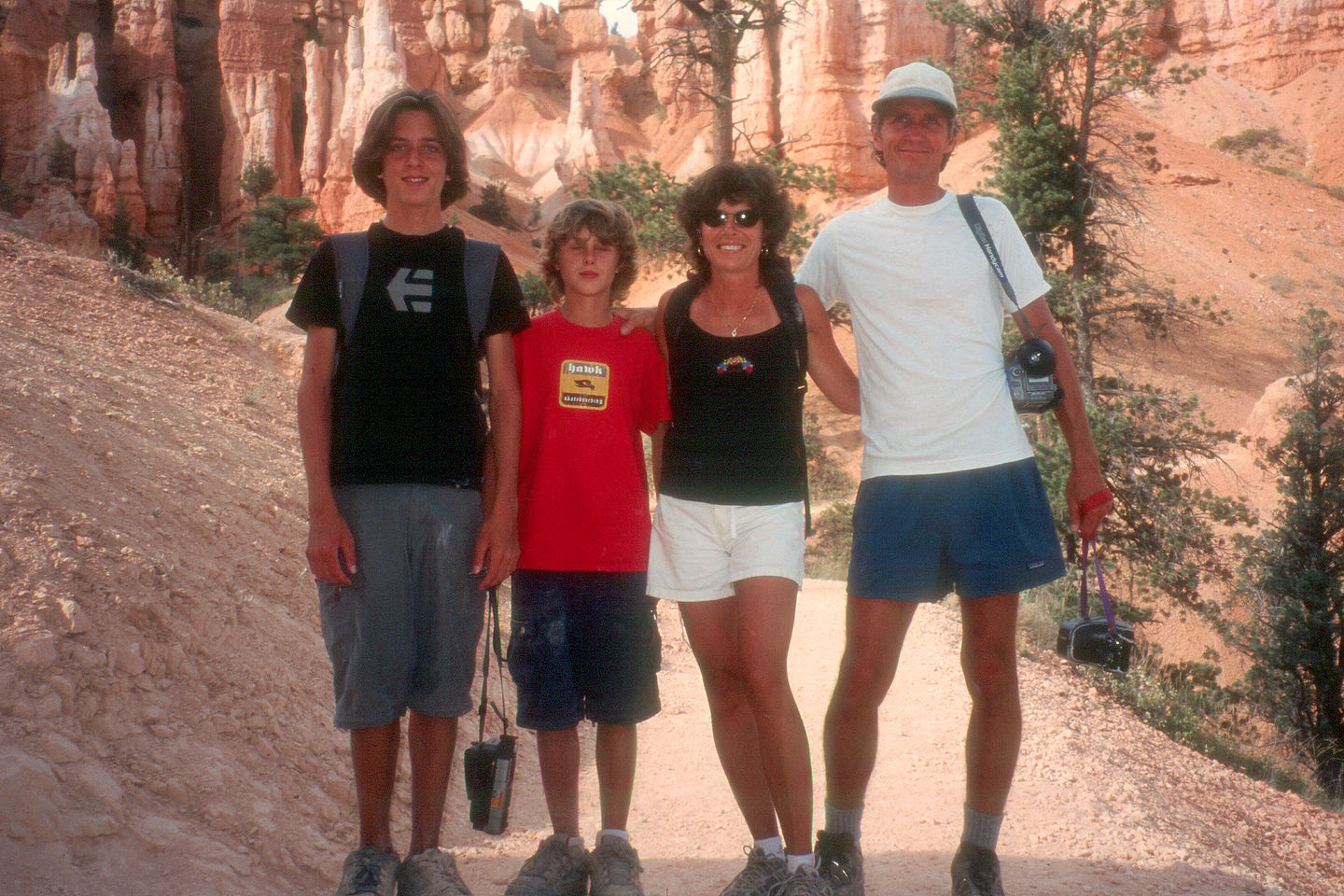 Family on hike to Queen's Garden Family on hike to Queen's Garden