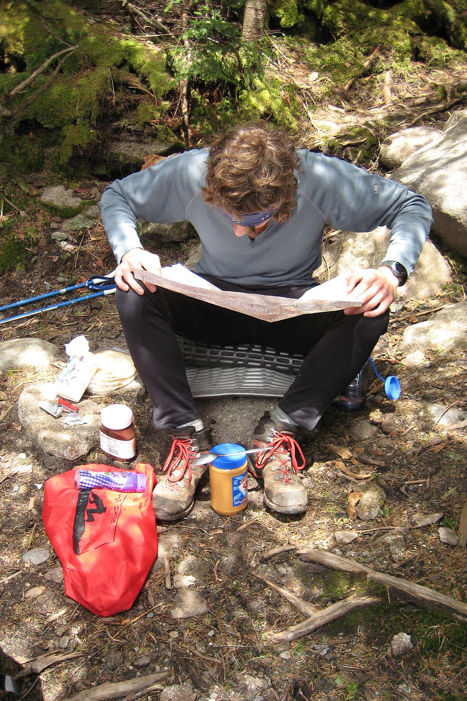 Lunch with clear skies below the ridge Lunch with clear skies below the ridge