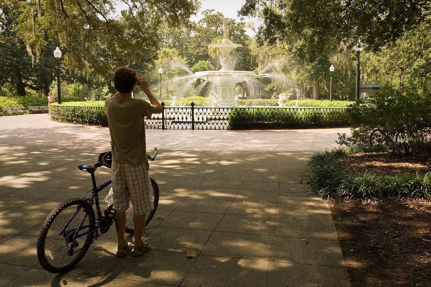 Tom photographing Forsyth Park fountain Tom photographing Forsyth Park fountain