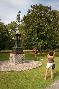 Lolo photographing statue