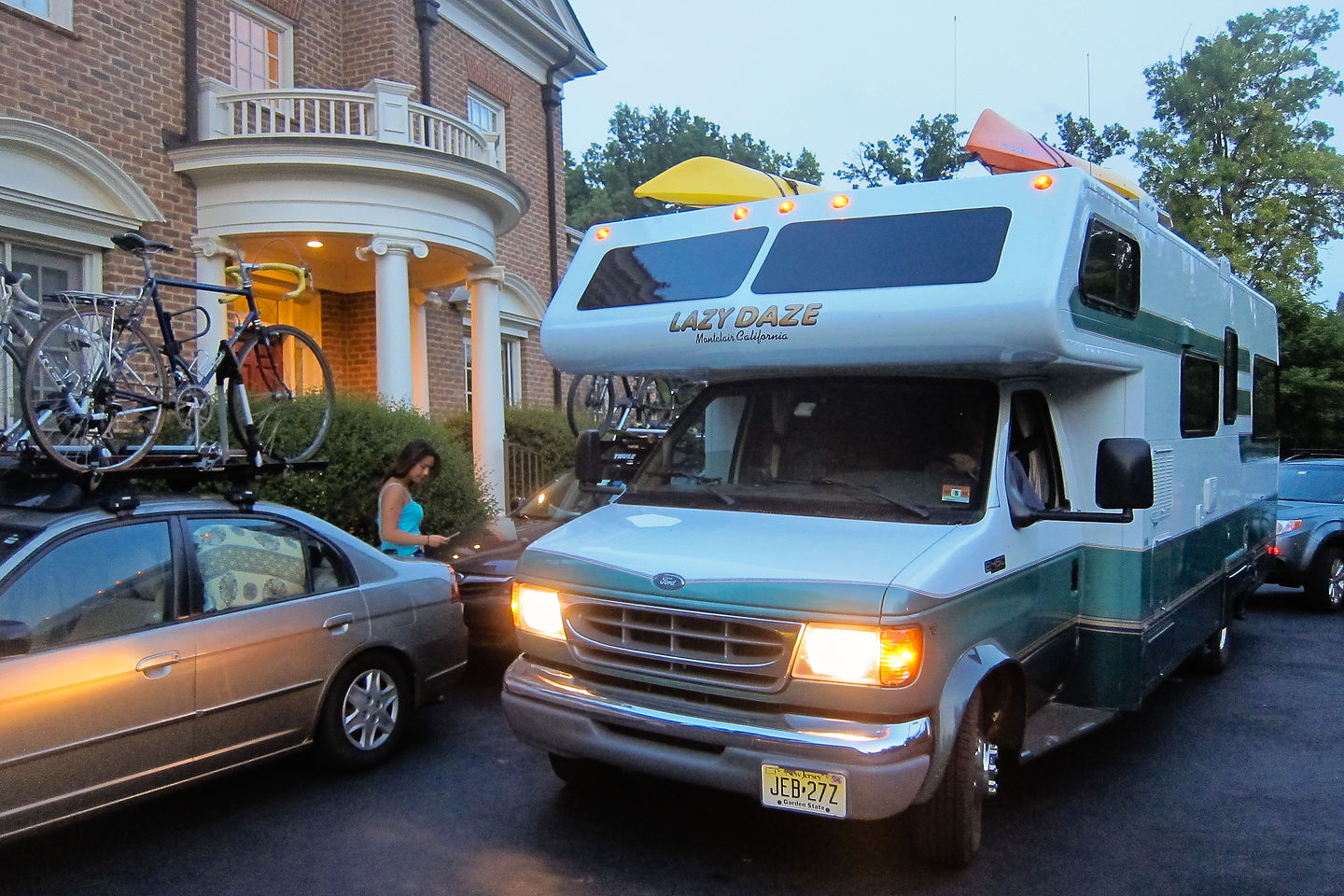 The Caravan arrives at Jim and Bev's The Caravan arrives at Jim and Bev's