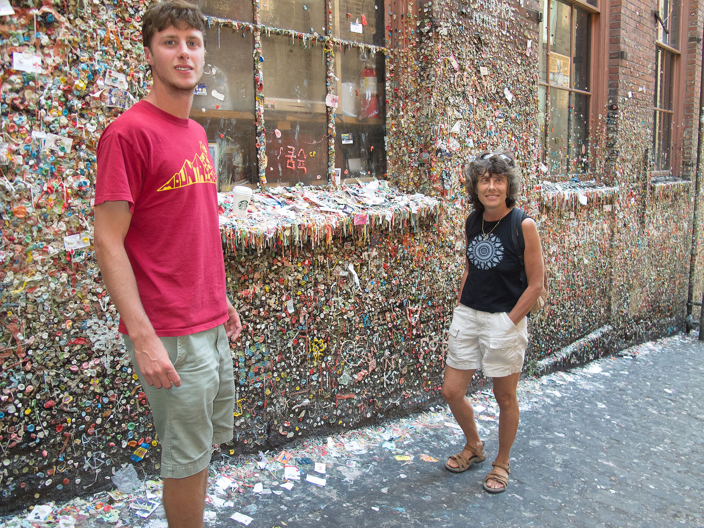 Tom and Lolo at Gum Alley Tom and Lolo at Gum Alley