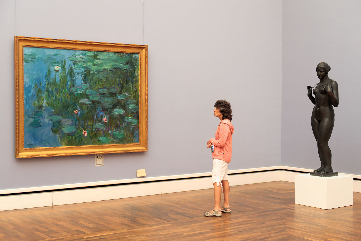 Lono enjoying Monet at the Neue Pinakothek