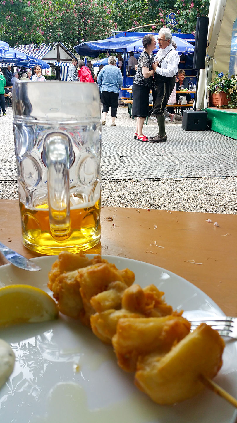 Food and dancing in the Orleansplatz