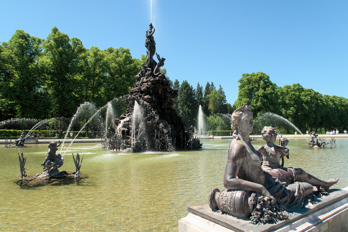 Fountains at Schloss Herrenchiemsee Fountains at Schloss Herrenchiemsee