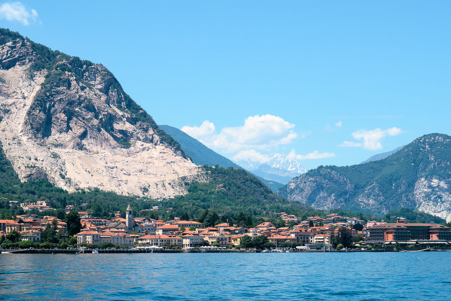 Cruising Borromean Bay Cruising Borromean Bay
