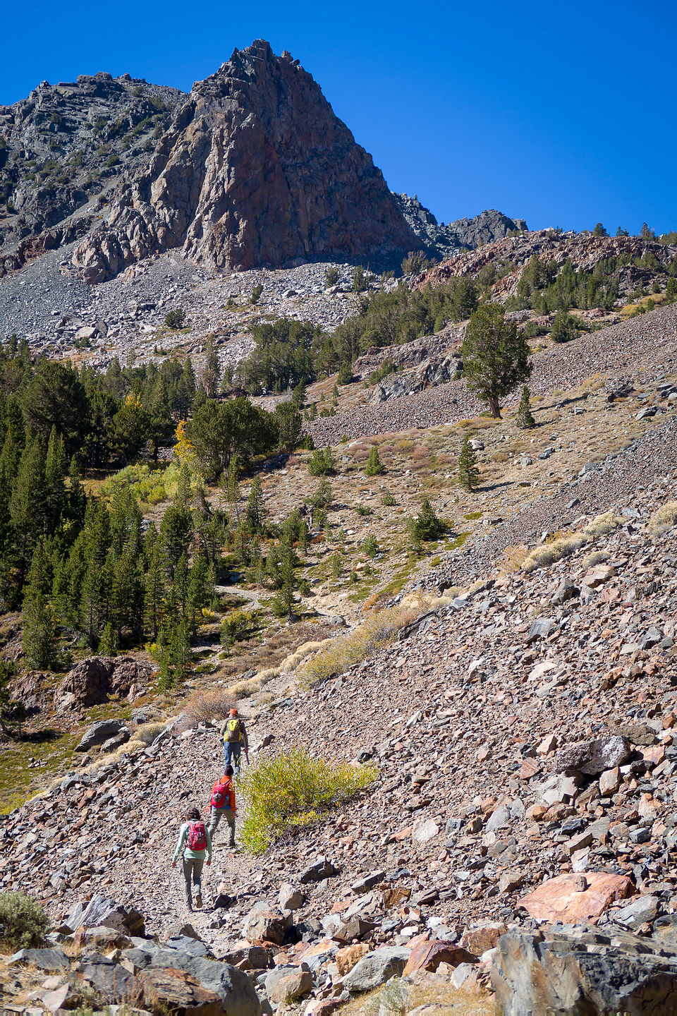 Hike along the Virginia Lakes Trail Hike along the Virginia Lakes Trail