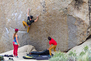 Tommy bouldering in the Buttermilks