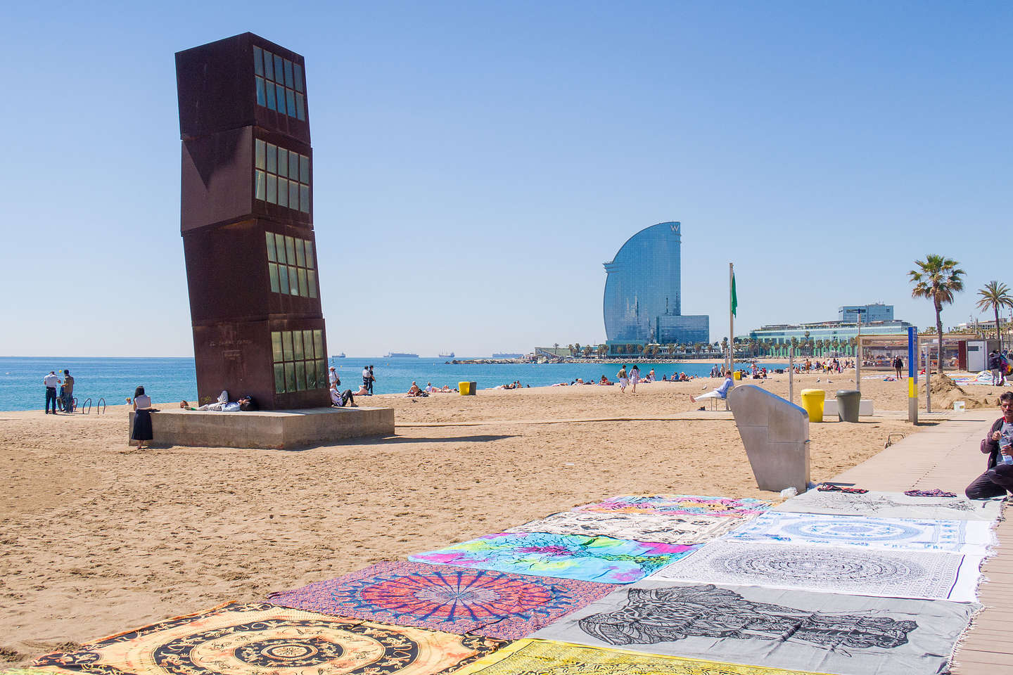 La Estrella Herida and vendor wares along Barceloneta Beach La Estrella Herida and vendor wares along Barceloneta Beach