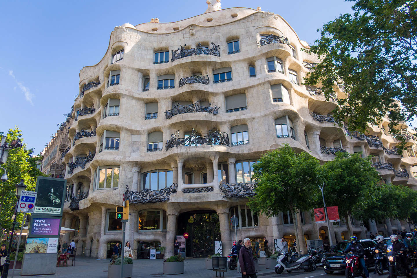 Gaudi's Casa Mila (La Predera) Gaudi's Casa Mila (La Predera)