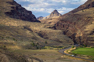 The road to Sheep Rock