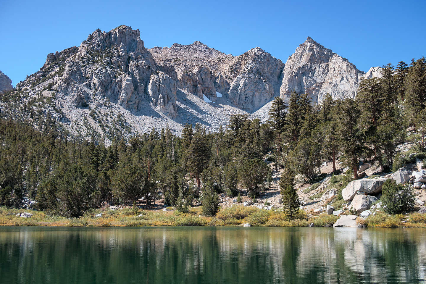 One of the lovely alpine lakes along the hike to Kearsarge Pass