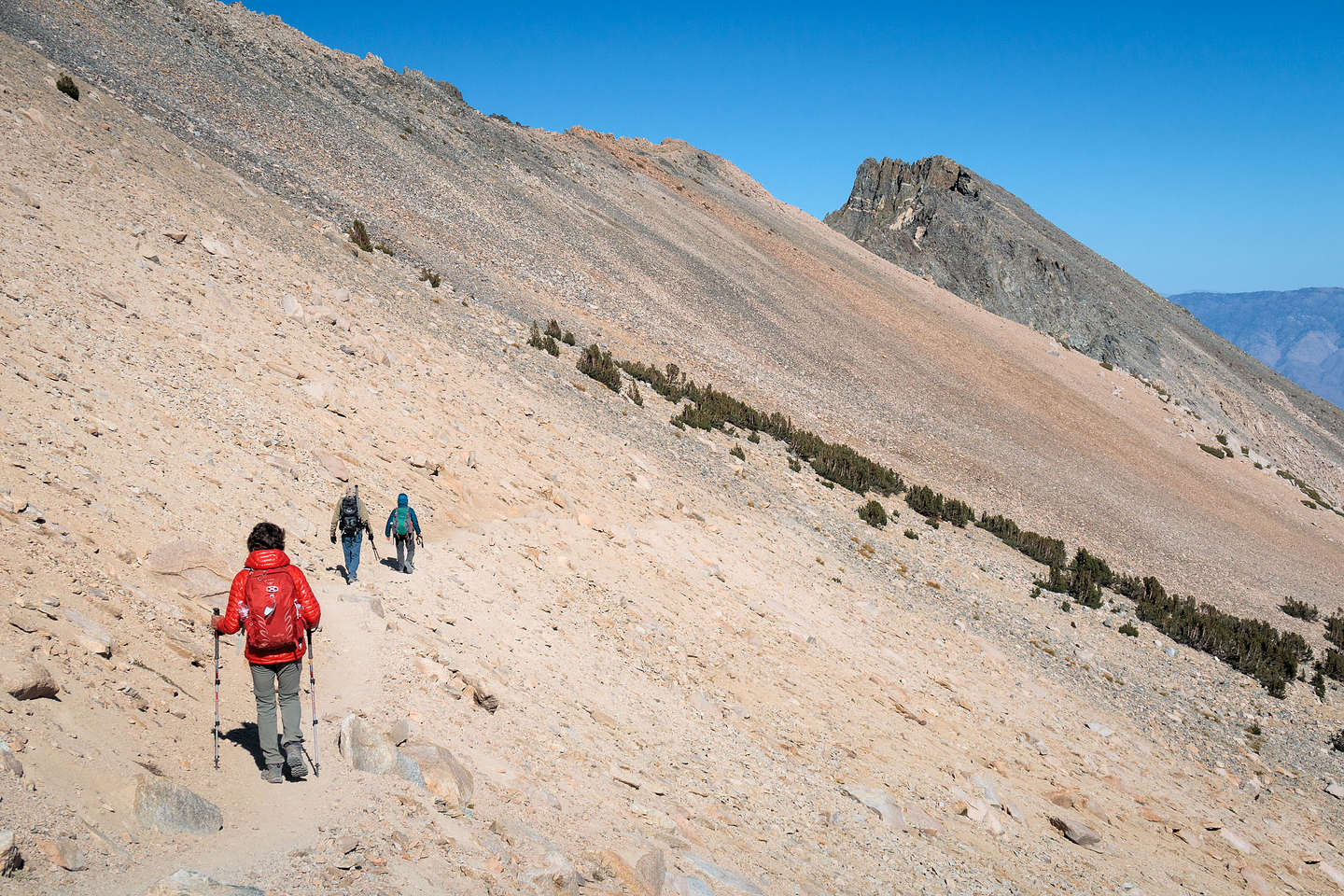Hiking down from Kearsarge Pass Hiking down from Kearsarge Pass