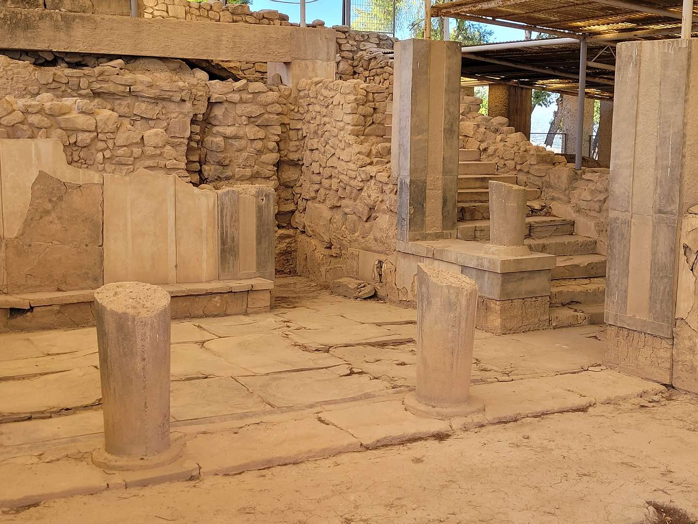Queen's Apartment in the Phaistos Palace Queen's Apartment in the Phaistos Palace