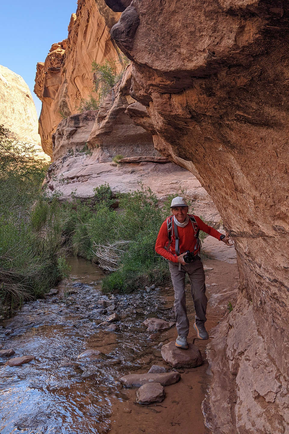Along the Grandstaff Trail to the Morning Glory Natural Bridge Along the Grandstaff Trail to the Morning Glory Natural Bridge