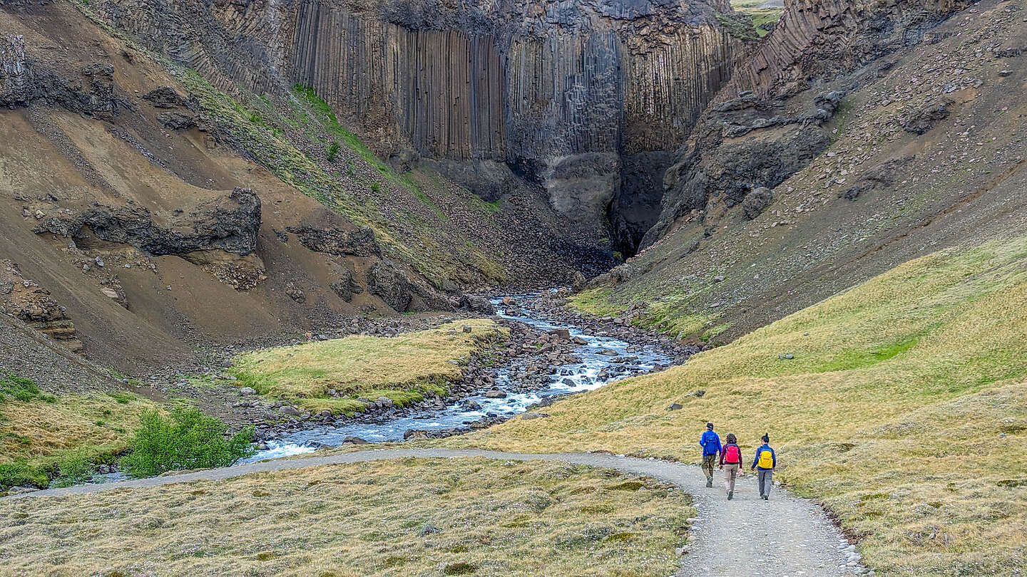 Approaching Litlanesfoss Approaching Litlanesfoss