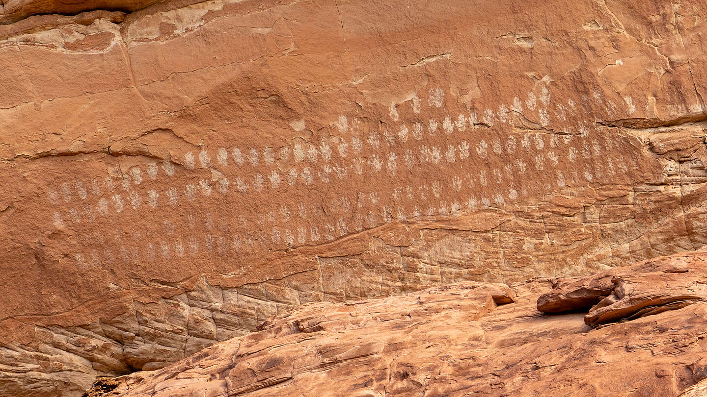 100 Hands Pictograph 100 Hands Pictograph
