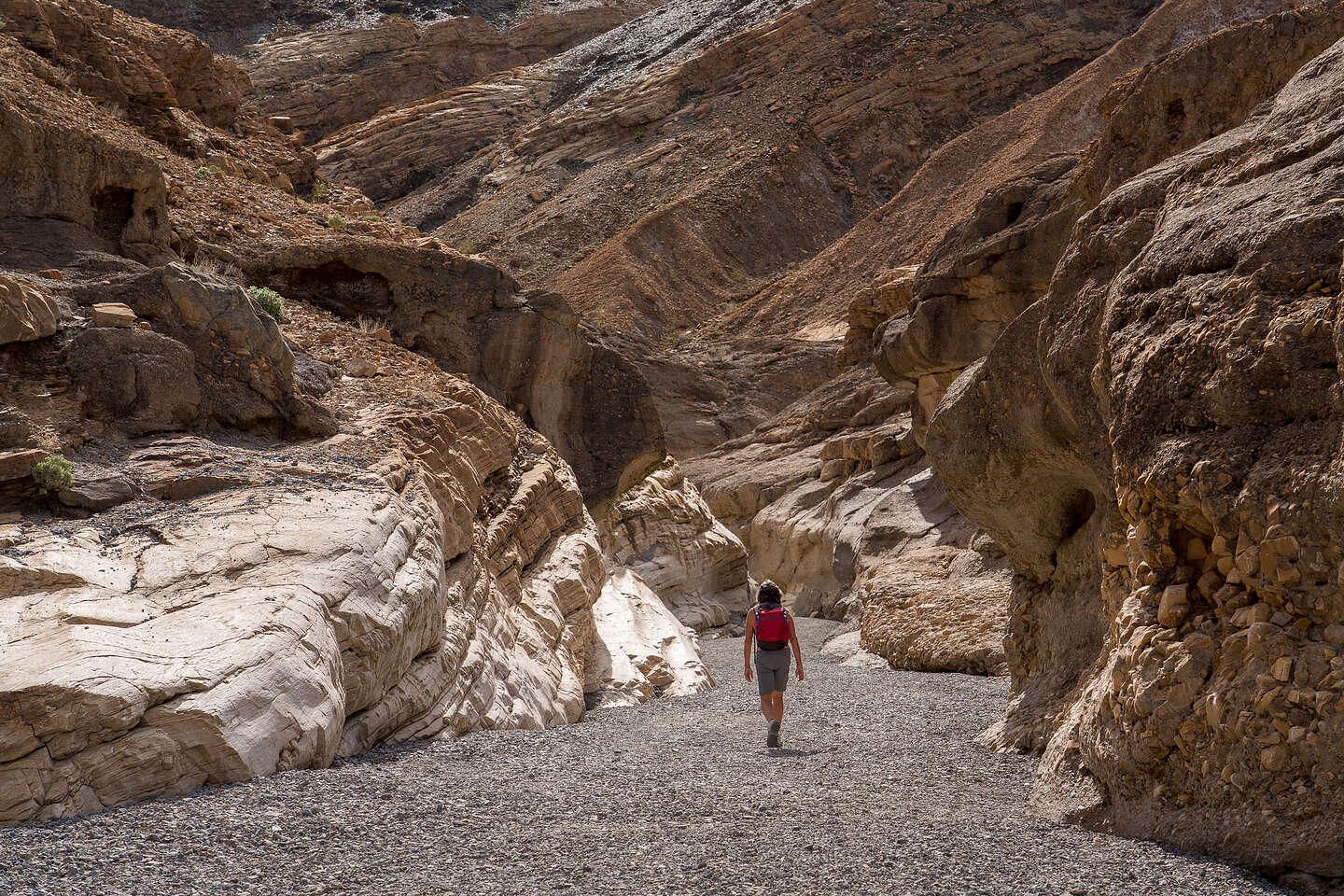Heading into Mosaic Canyon Heading into Mosaic Canyon