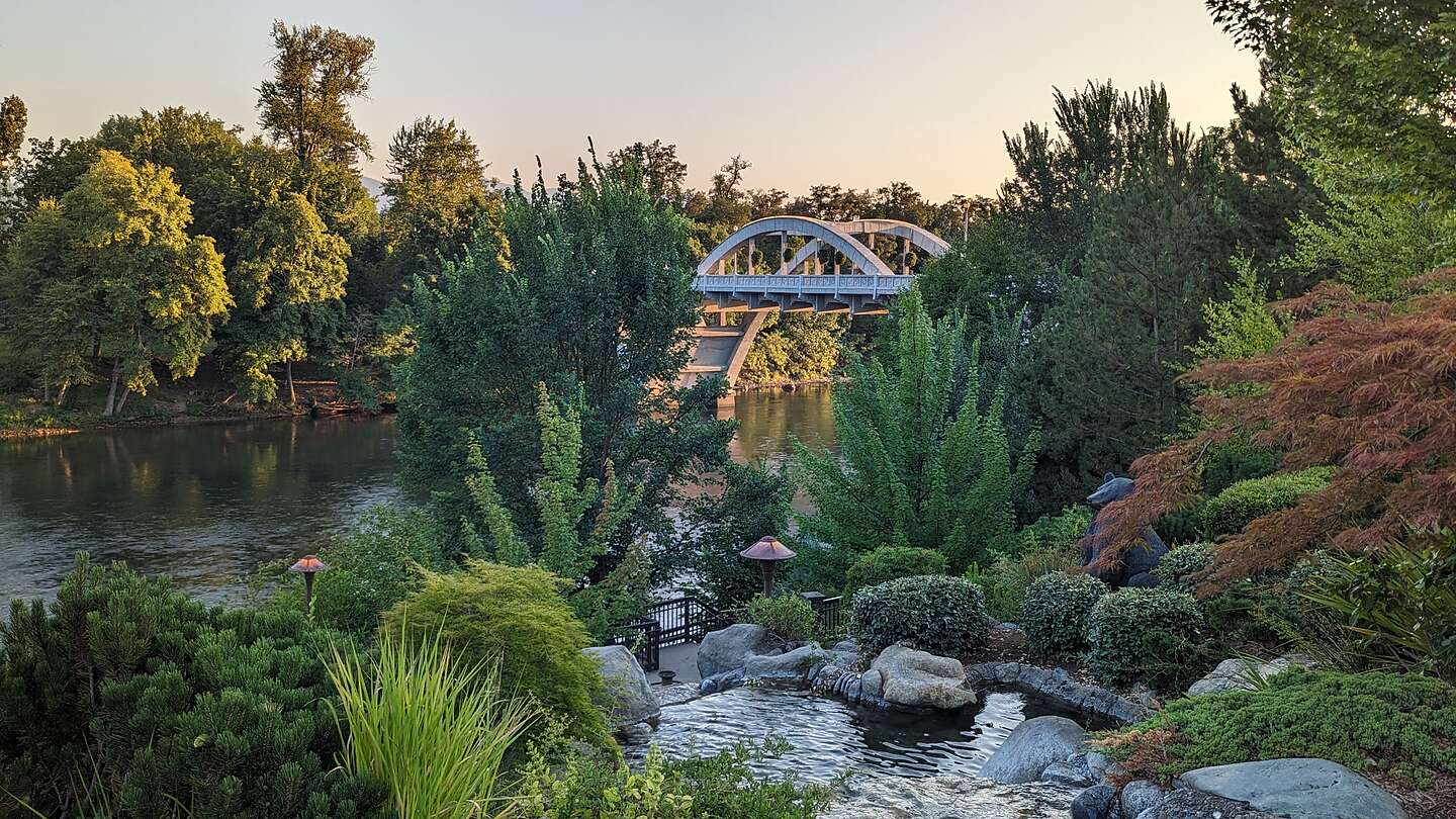 Gardens near Riverside Inn Gardens near Riverside Inn