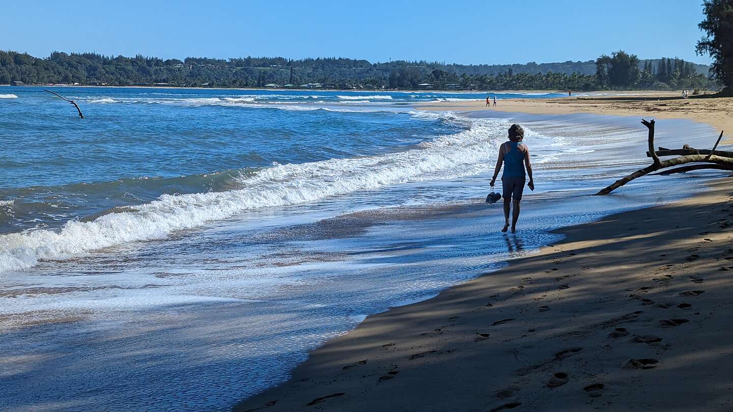 Stroll along Hanalei Bay