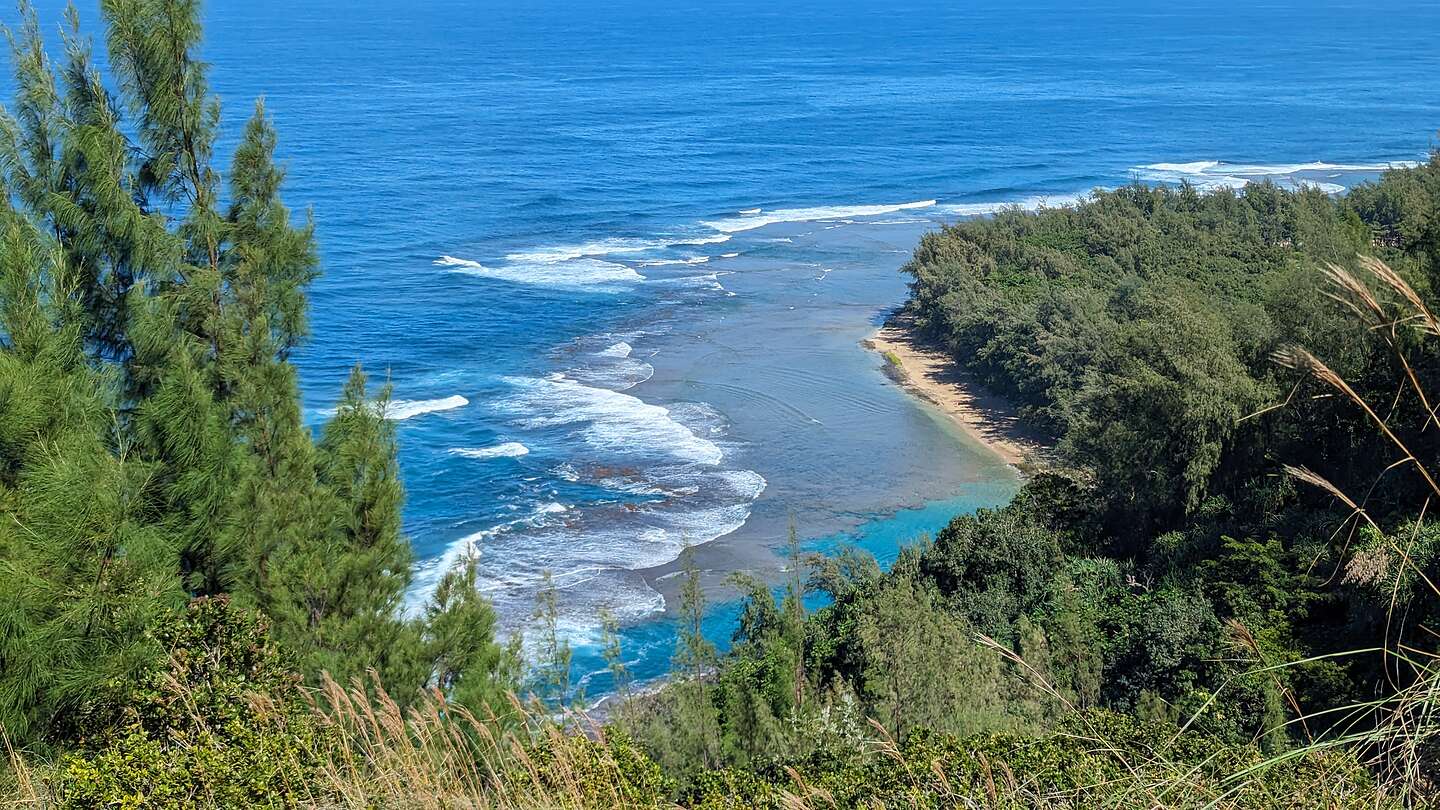 Ke'e Beach from the Kalalau trail Ke'e Beach from the Kalalau trail