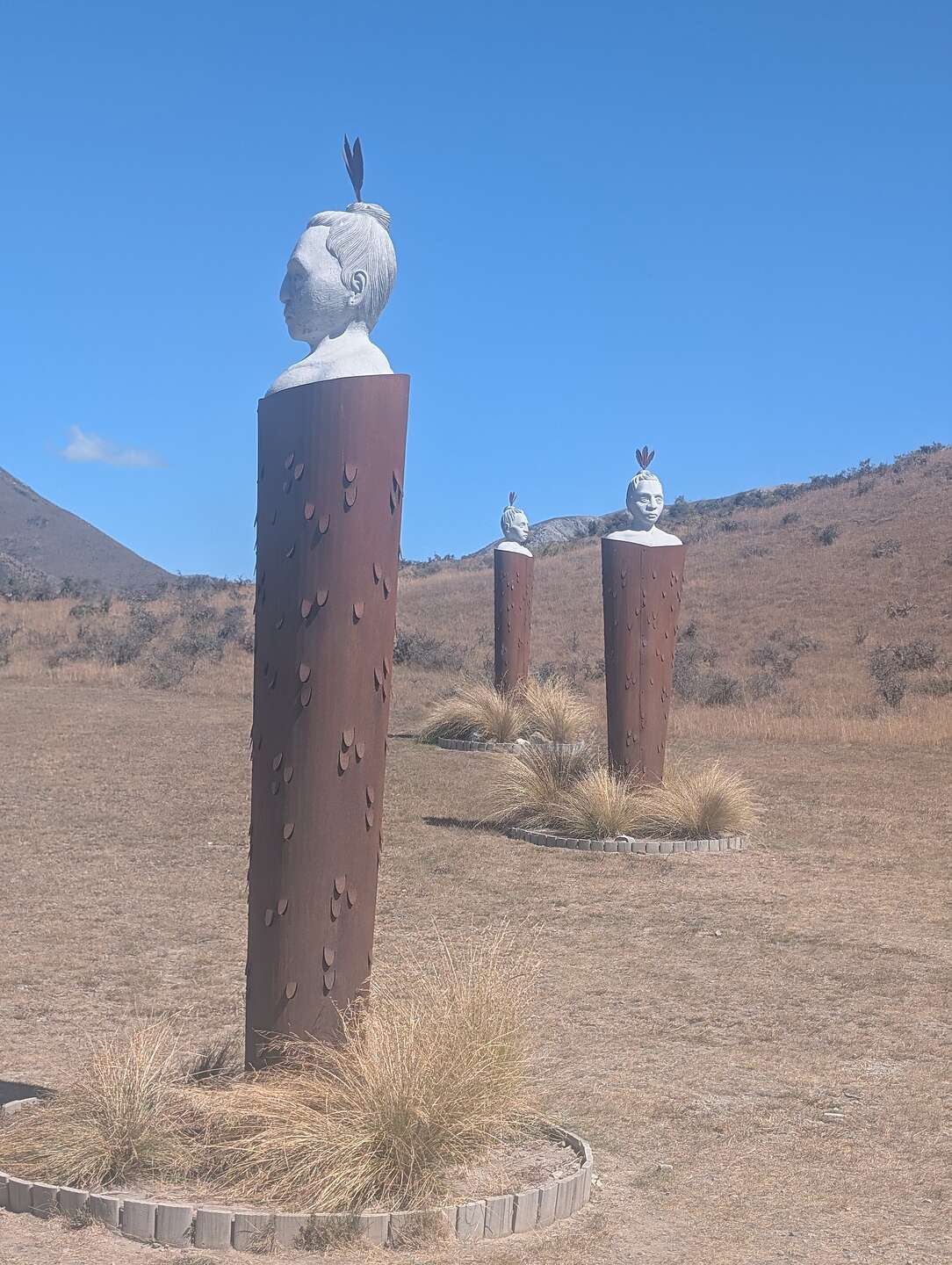 Maori "pou whenua" Maori "pou whenua"