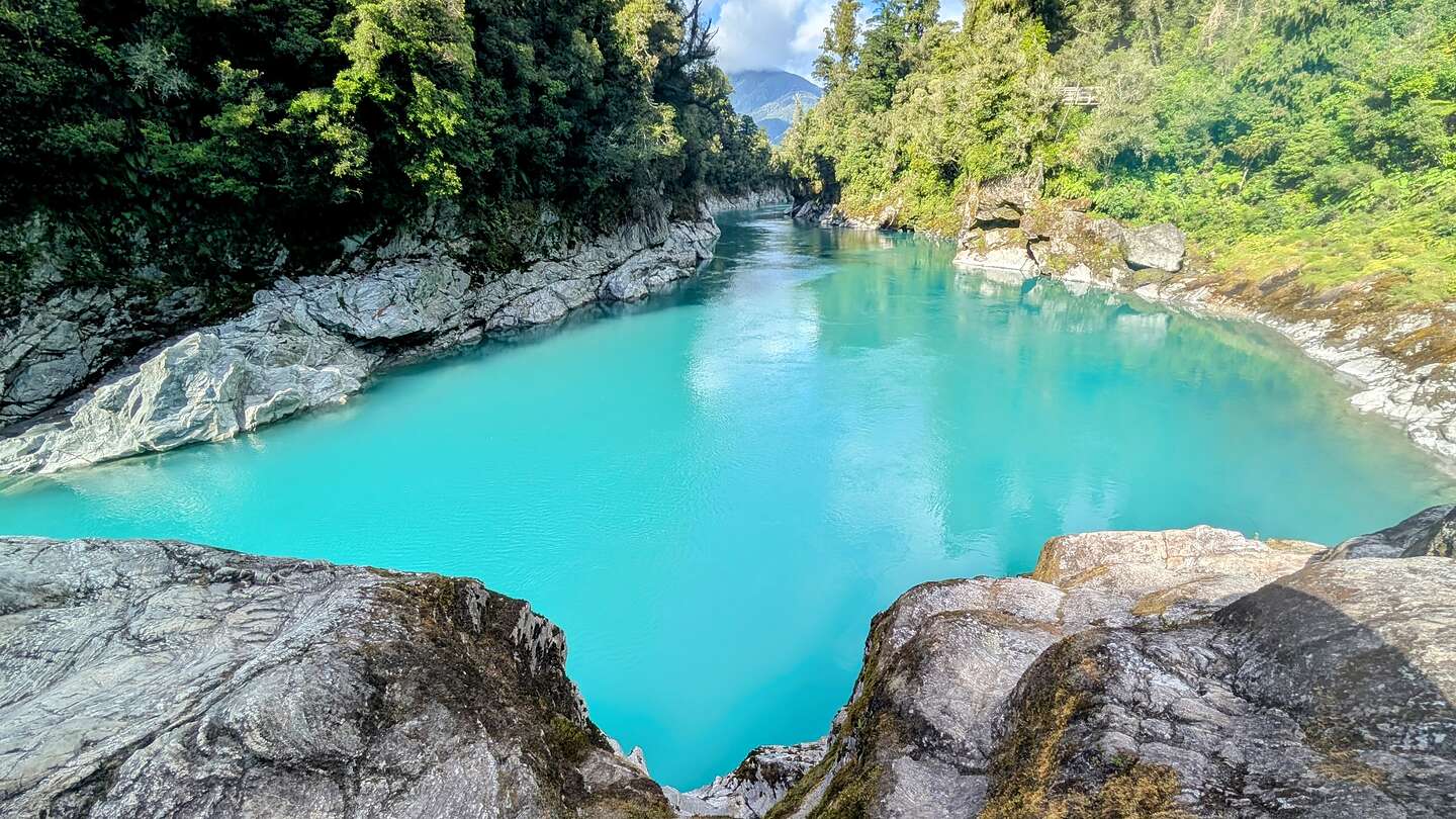 Turquoise blue waters of Hokitika Gorge Turquoise blue waters of Hokitika Gorge